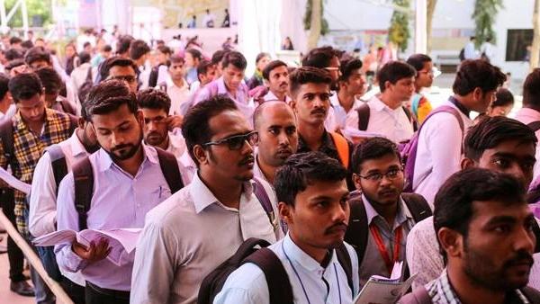 Large-scale IT job fair hiring event